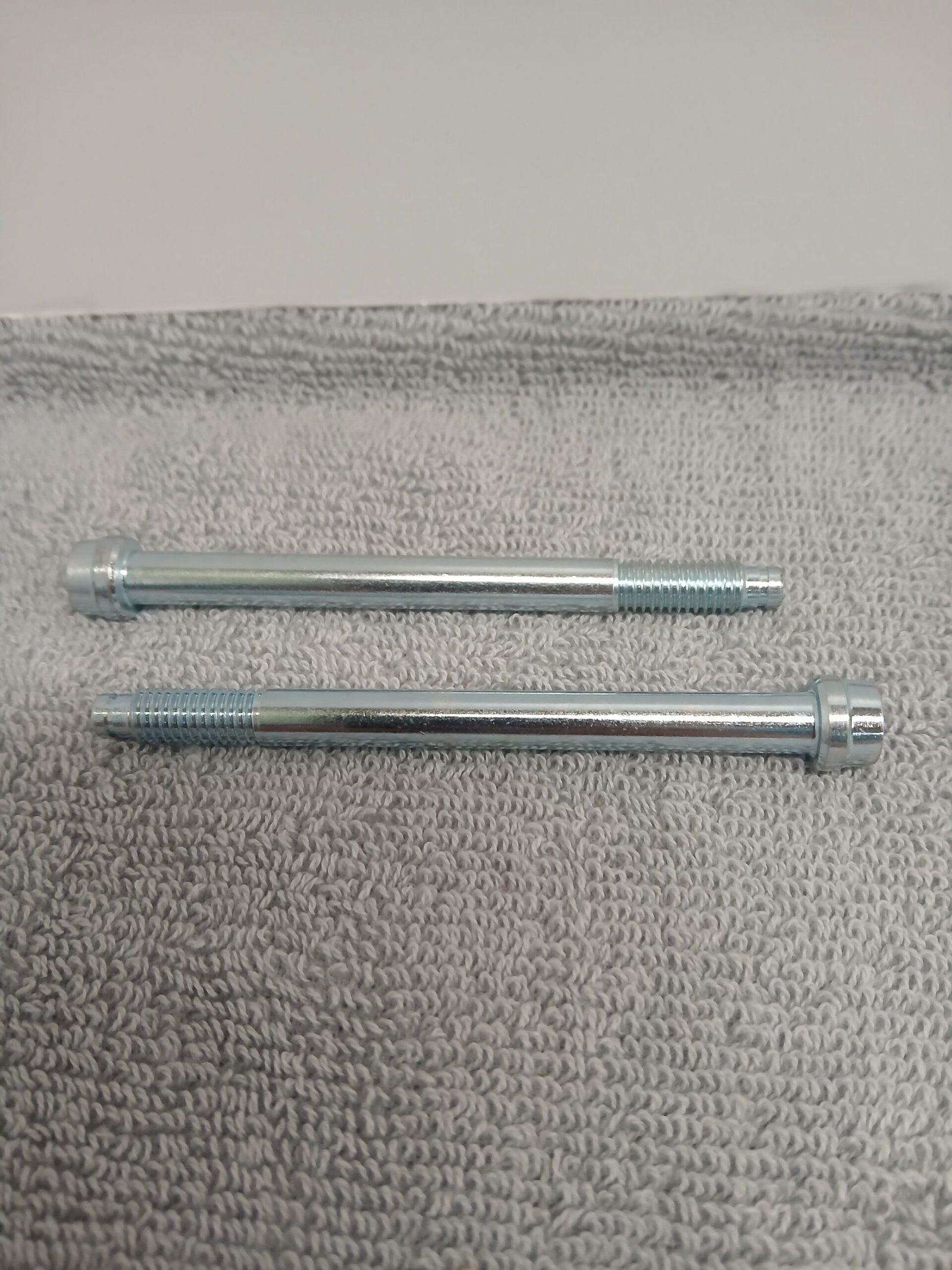 alt 8mm kingpin Aftermarket Kingpins - Image 1