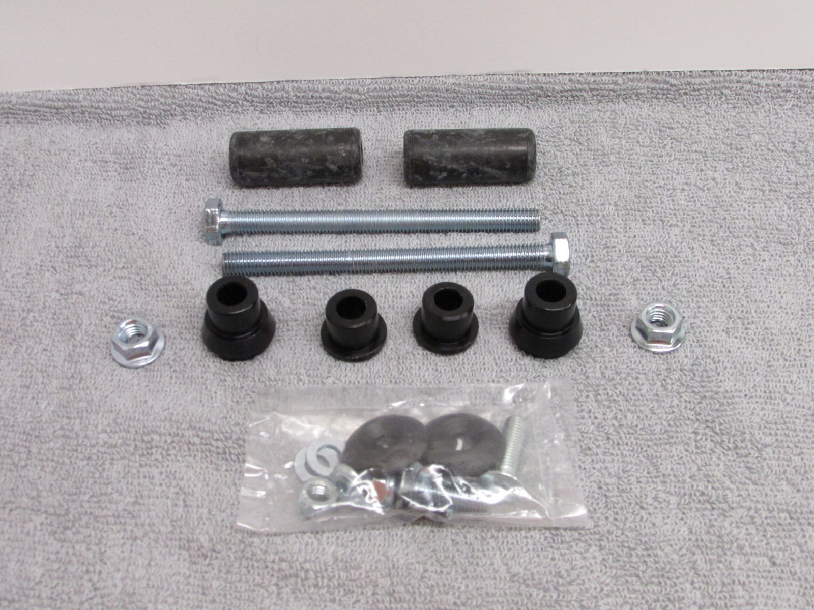bumper bolt mnt kit KG / RLV Rear Bumper Mounting Bolt Kit - Image 1