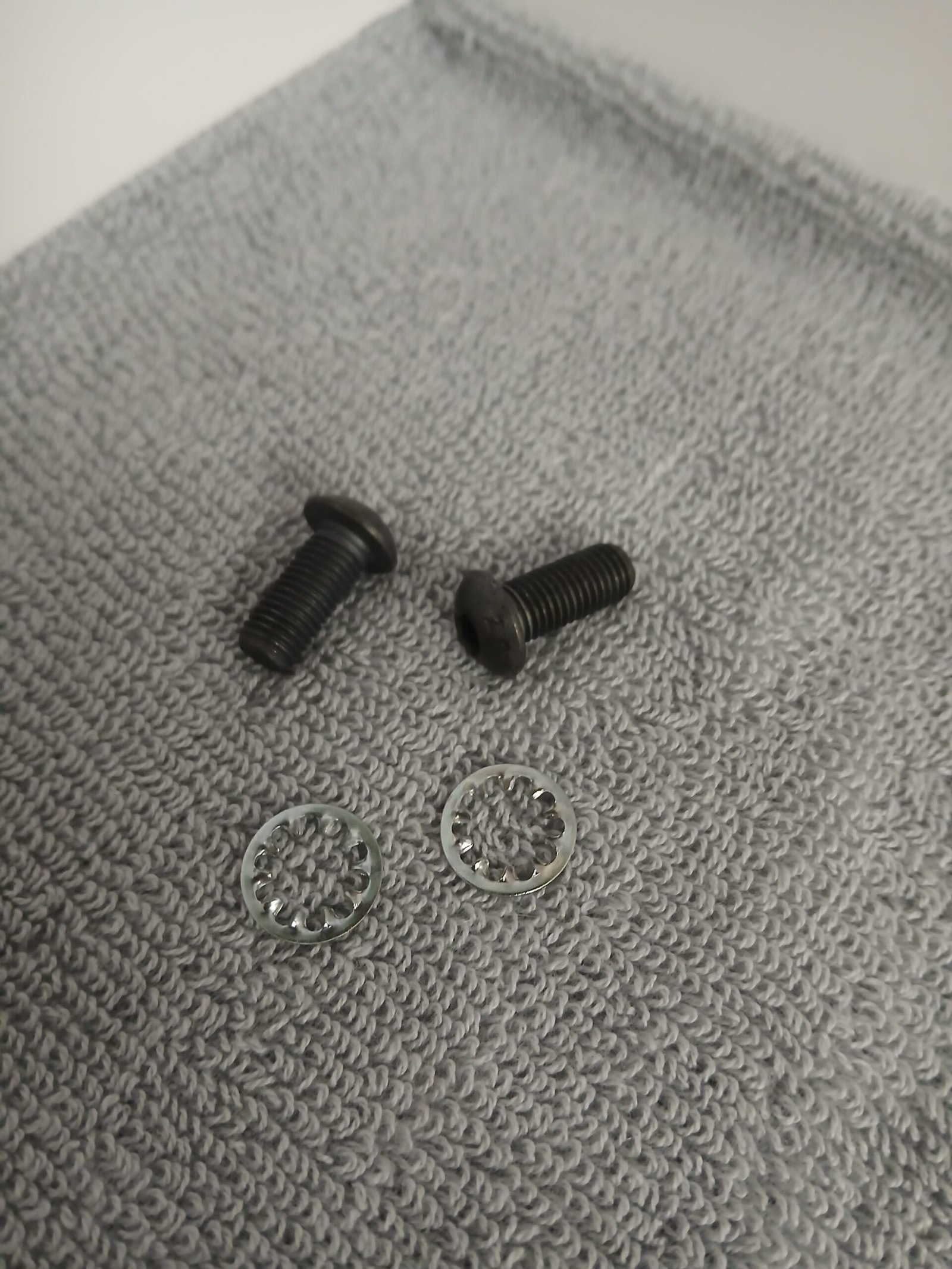 chain guard bolt set LO206 Chain Guard Bolt Kit - Image 1